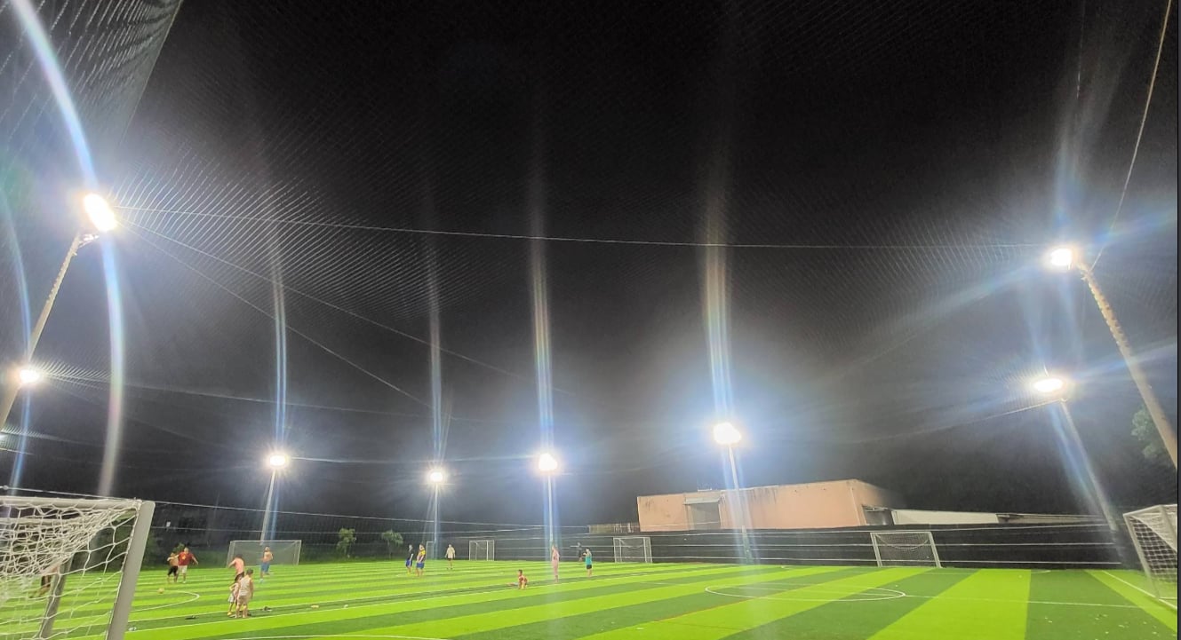 đèn sân bóng đá